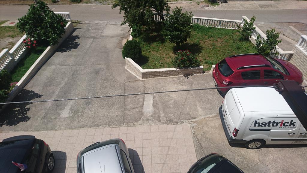 Apartment Leona セニ エクステリア 写真