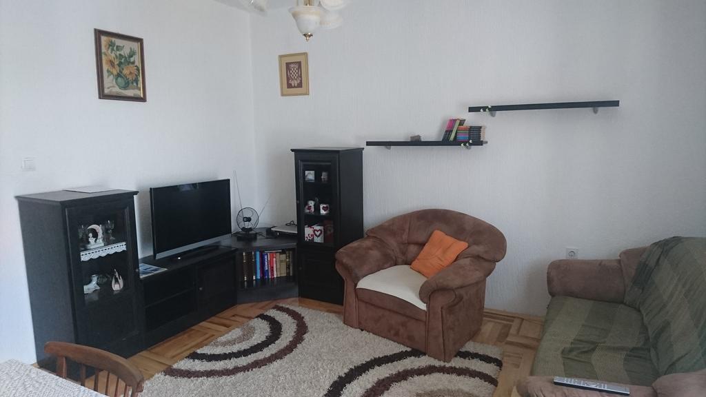 Apartment Leona セニ エクステリア 写真