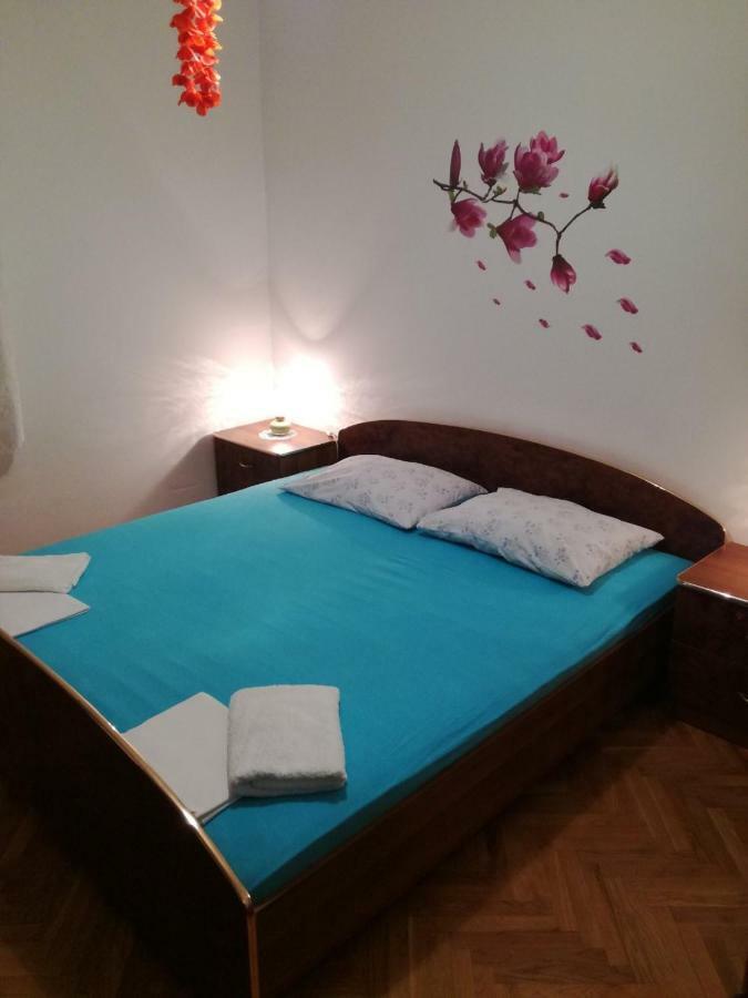 Apartment Leona セニ エクステリア 写真