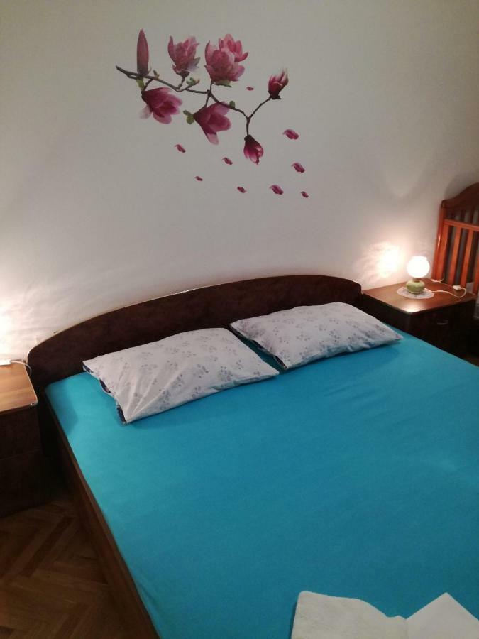 Apartment Leona セニ エクステリア 写真